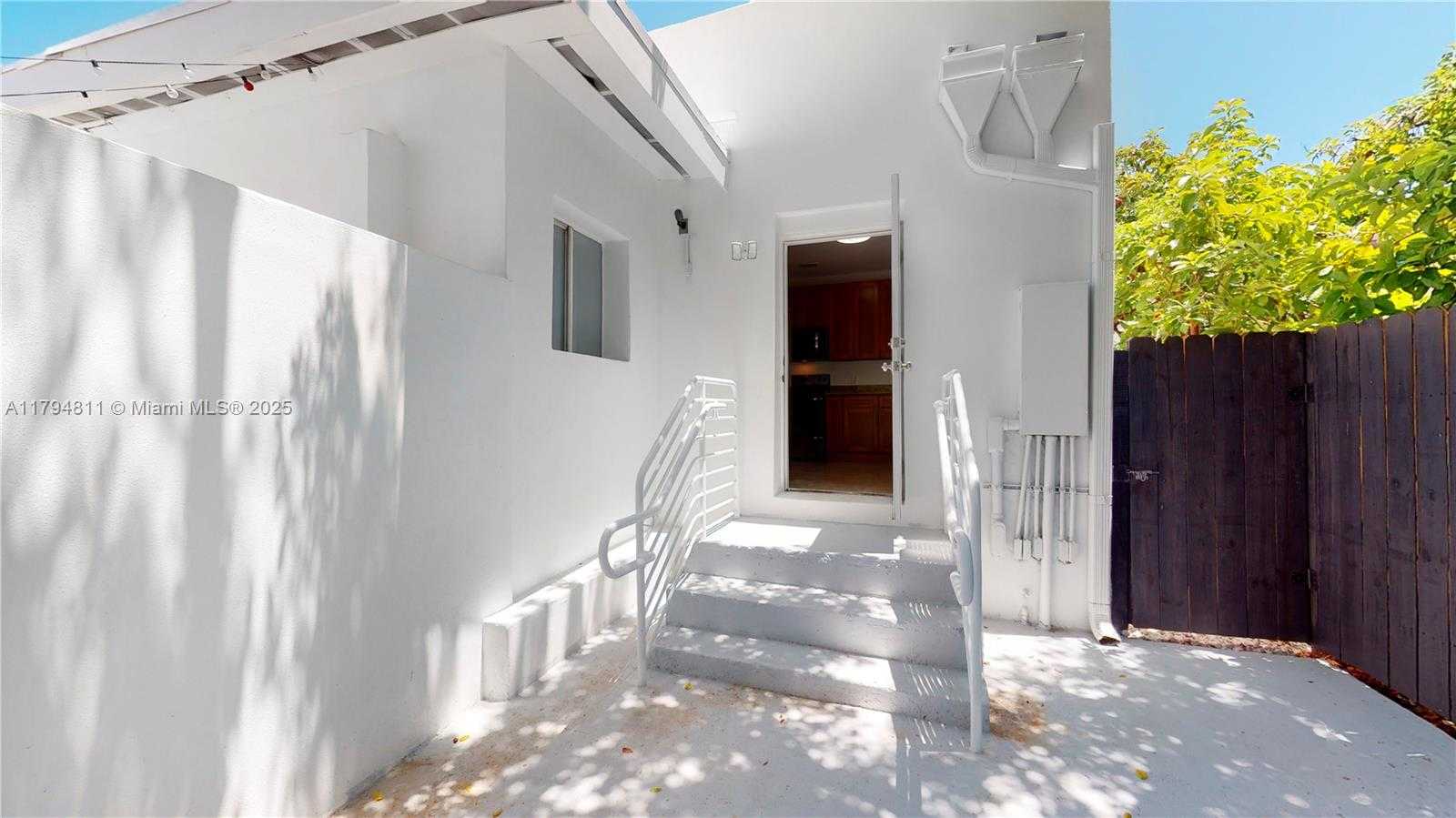Small Image of 2915 SOUTH WEST 24 ST #2915, Miami Number 27