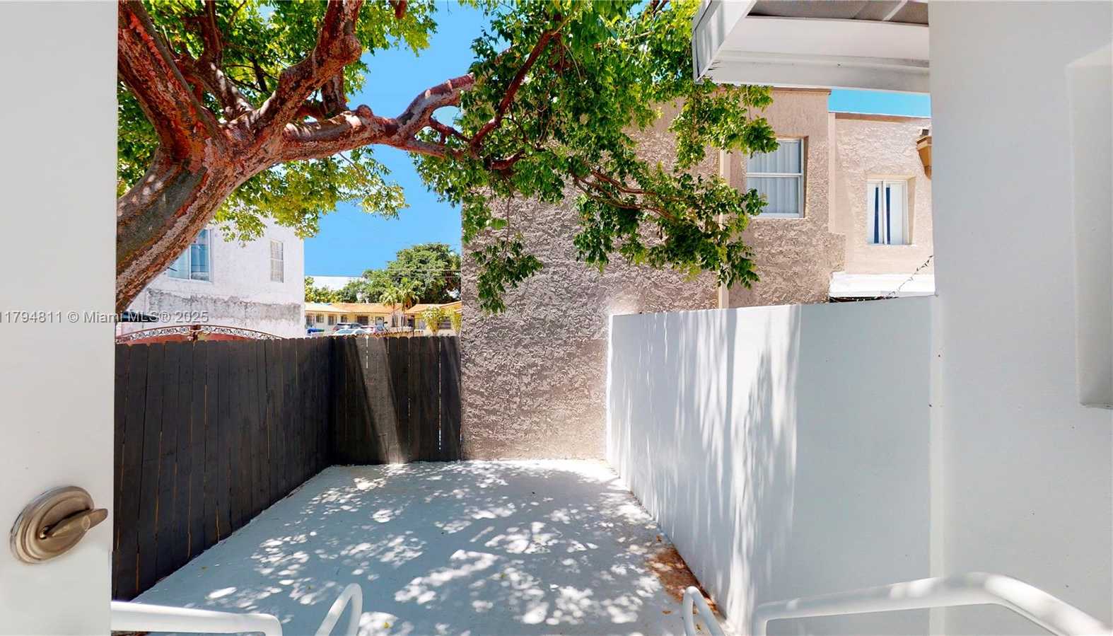 Small Image of 2915 SOUTH WEST 24 ST #2915, Miami Number 28