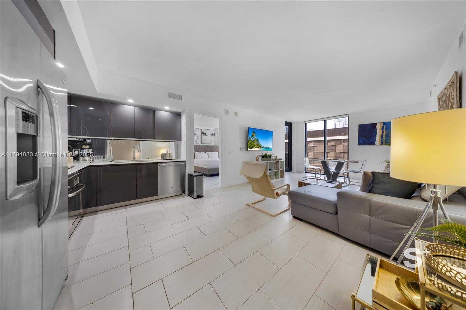 Small Image of 31 SOUTH EAST 6TH ST #1407, Miami Number 3