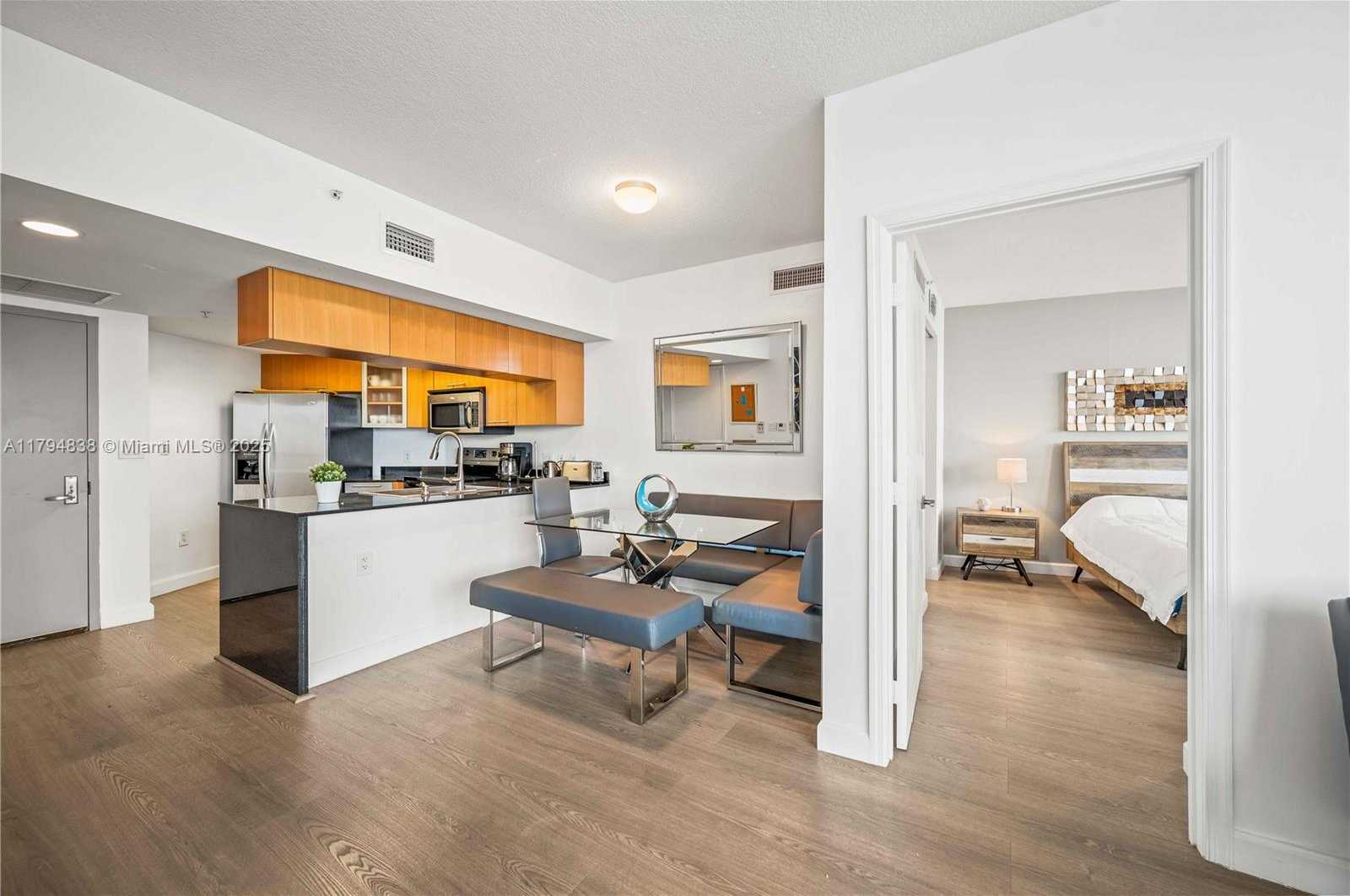 Small Image of 1750 NORTH BAYSHORE DR #1801, Miami Number 10