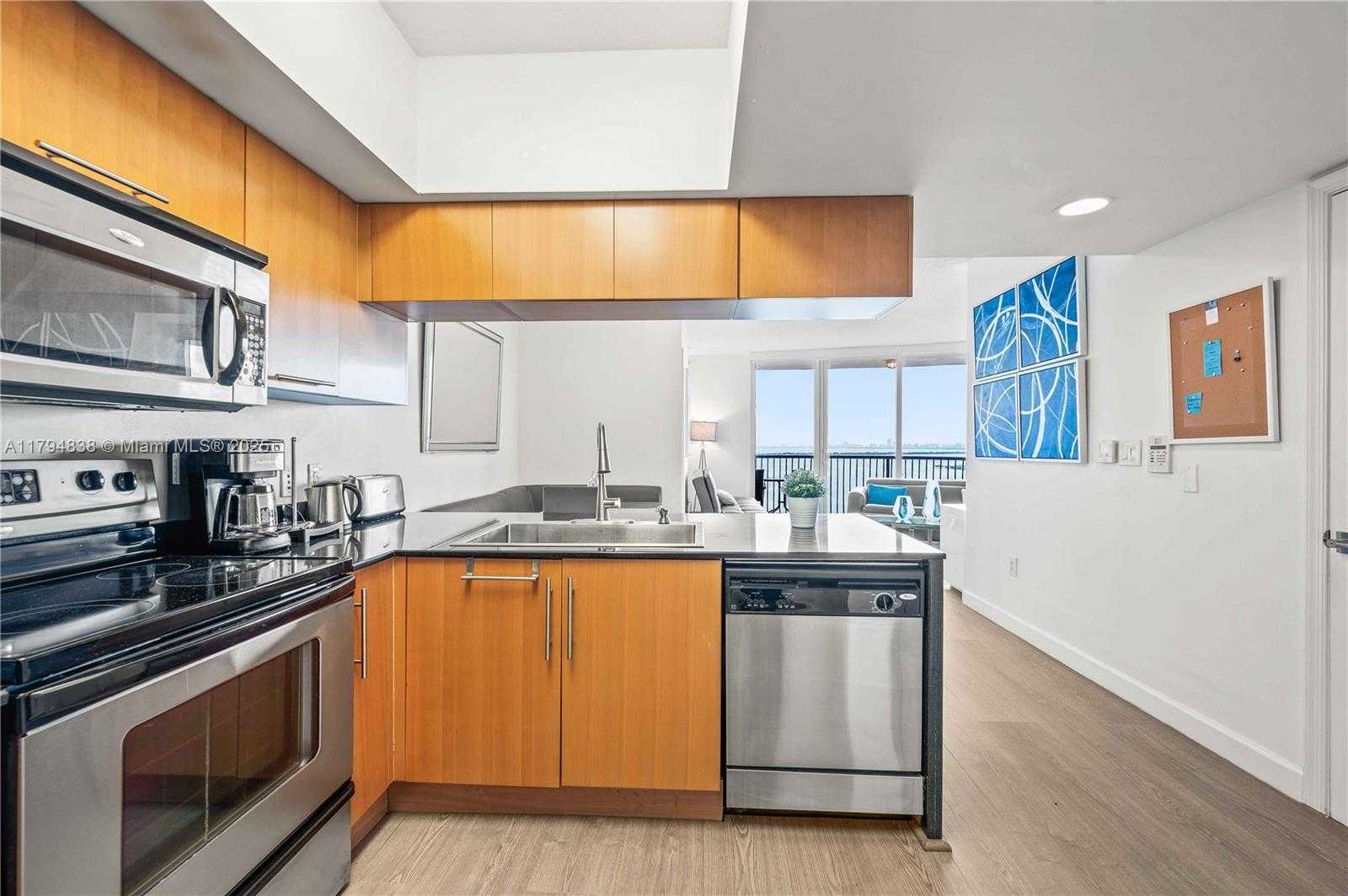 Small Image of 1750 NORTH BAYSHORE DR #1801, Miami Number 16