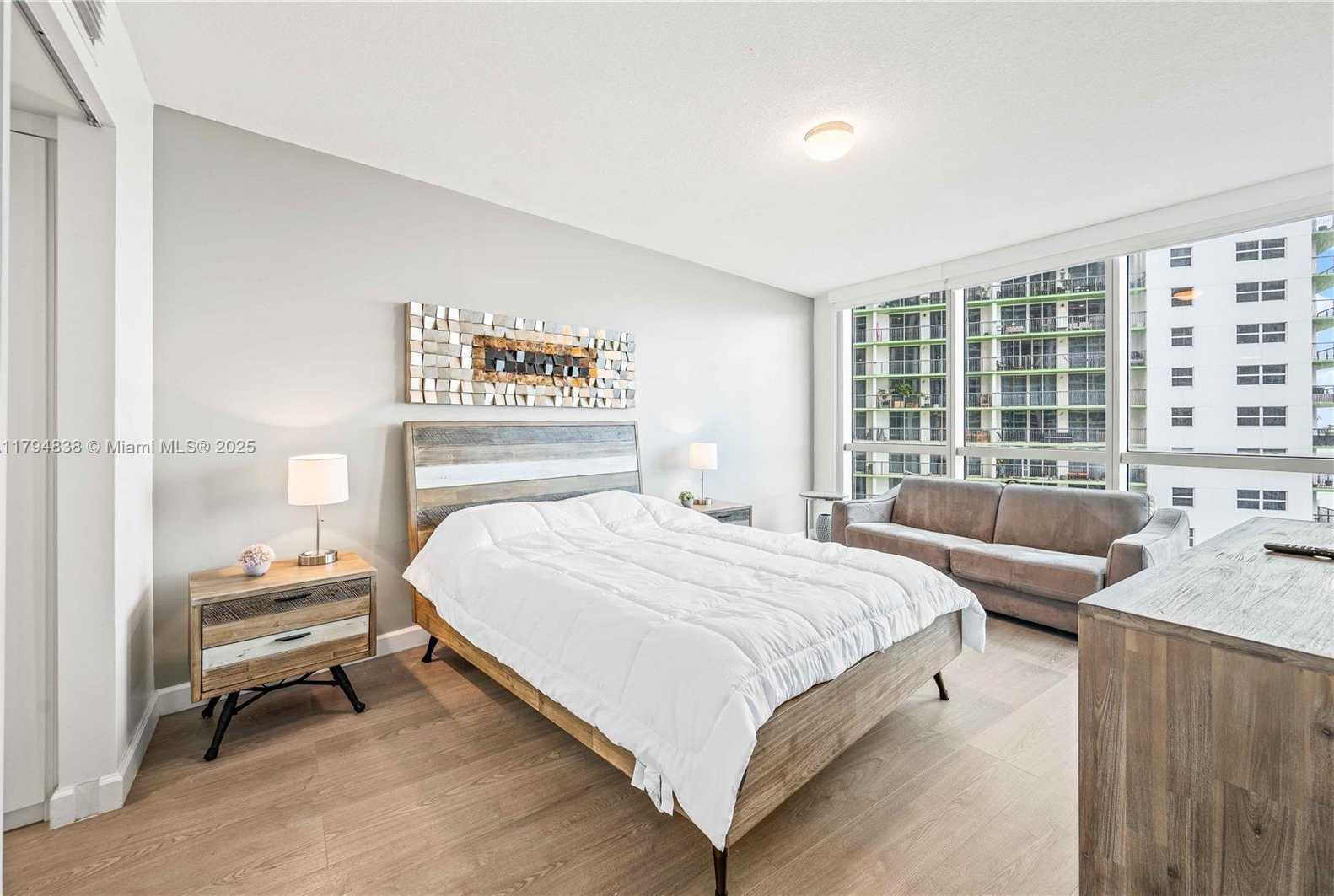 Small Image of 1750 NORTH BAYSHORE DR #1801, Miami Number 17