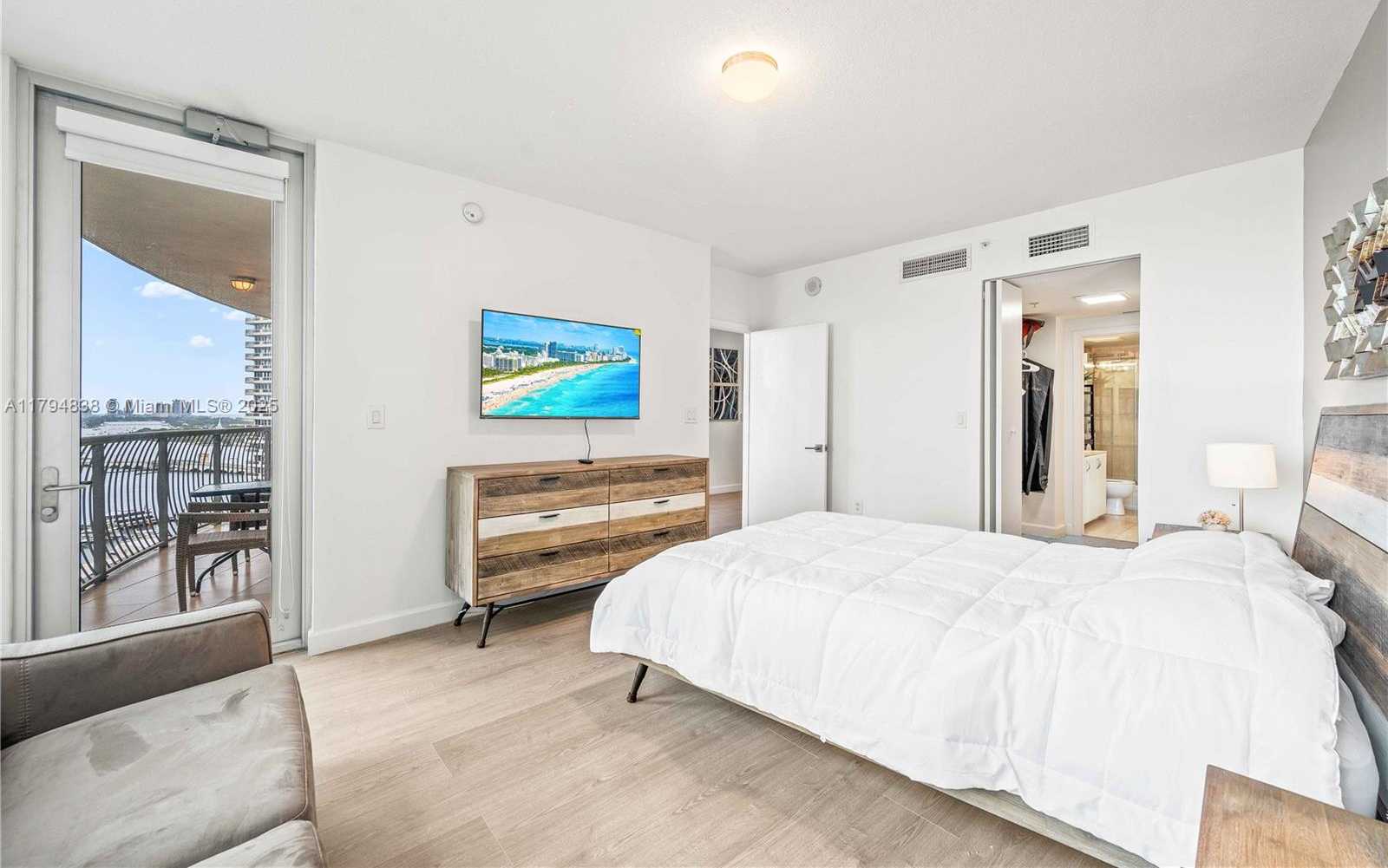 Small Image of 1750 NORTH BAYSHORE DR #1801, Miami Number 18