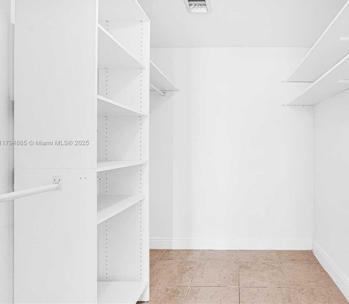 Small Image of 1250 #812, Miami Number 9