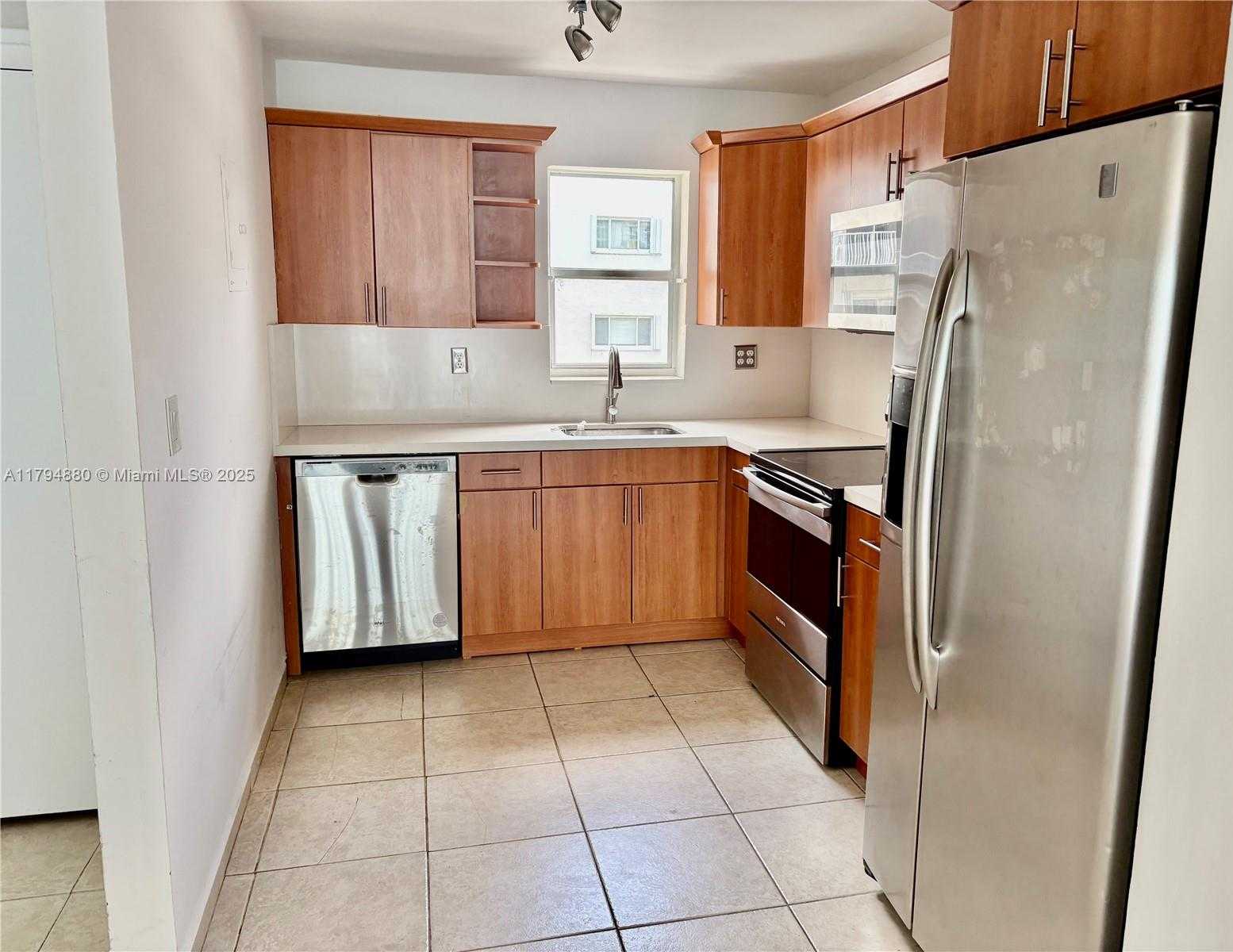 Small Image of 600 NORTH EAST 25TH ST #PHF, Miami Number 3