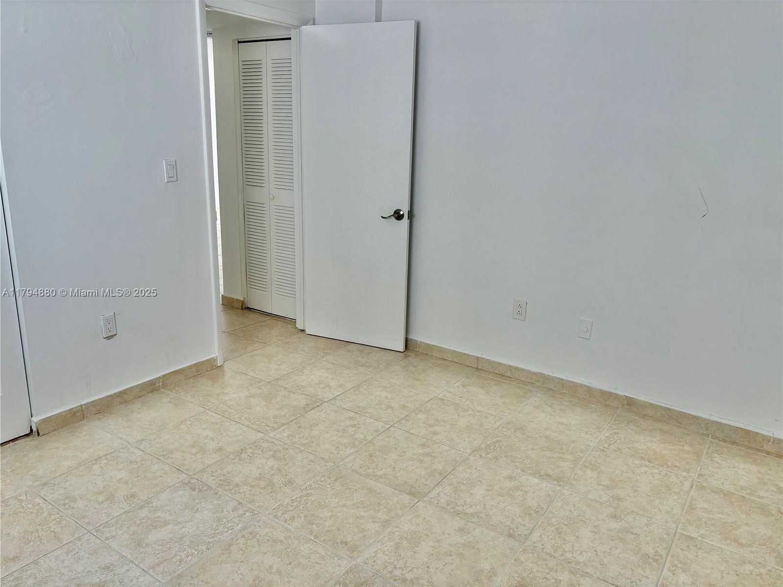 Small Image of 600 NORTH EAST 25TH ST #PHF, Miami Number 8