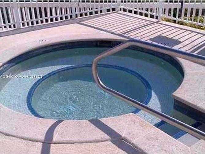 Small Image of 5401 COLLINS AVE #614, Miami Beach Number 26