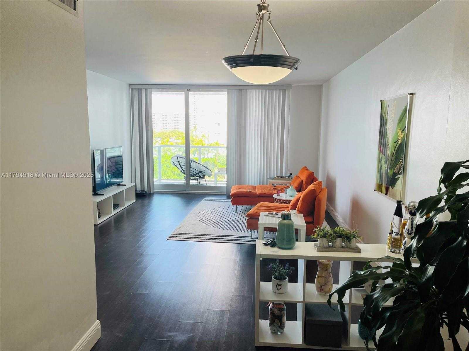 Small Image of 1000 WEST AVE #523, Miami Beach Number 3