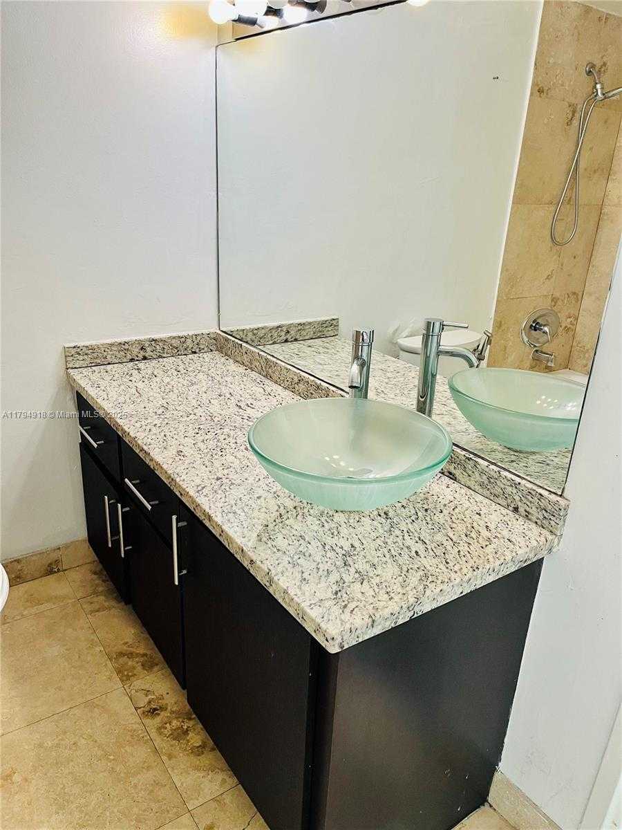 Small Image of 1000 WEST AVE #523, Miami Beach Number 9