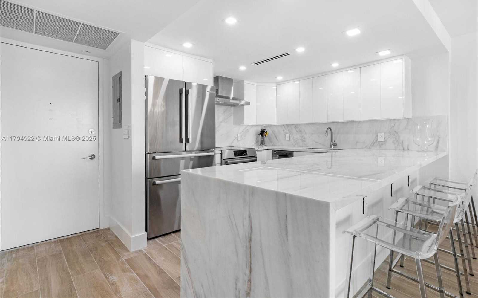 Small Image of 5701 COLLINS AVE #1707, Miami Beach Number 11