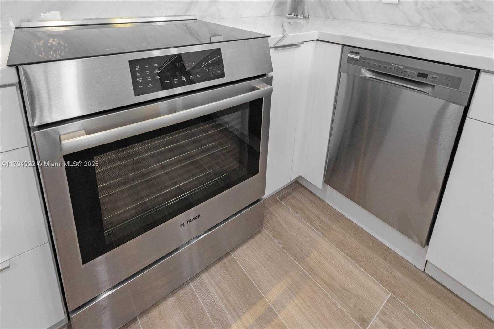 Small Image of 5701 COLLINS AVE #1707, Miami Beach Number 14
