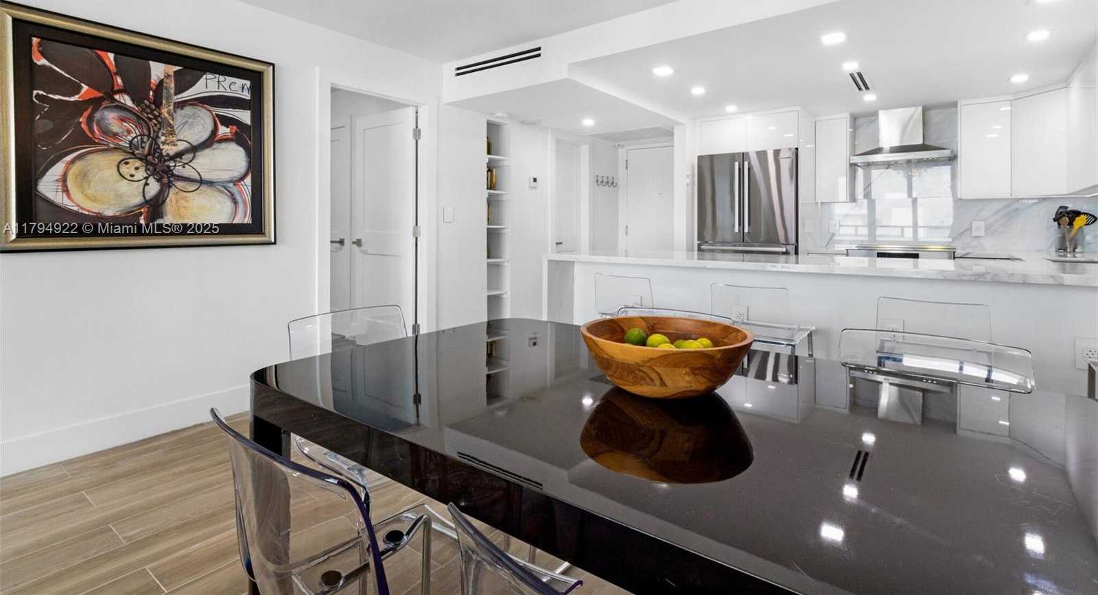 Small Image of 5701 COLLINS AVE #1707, Miami Beach Number 19