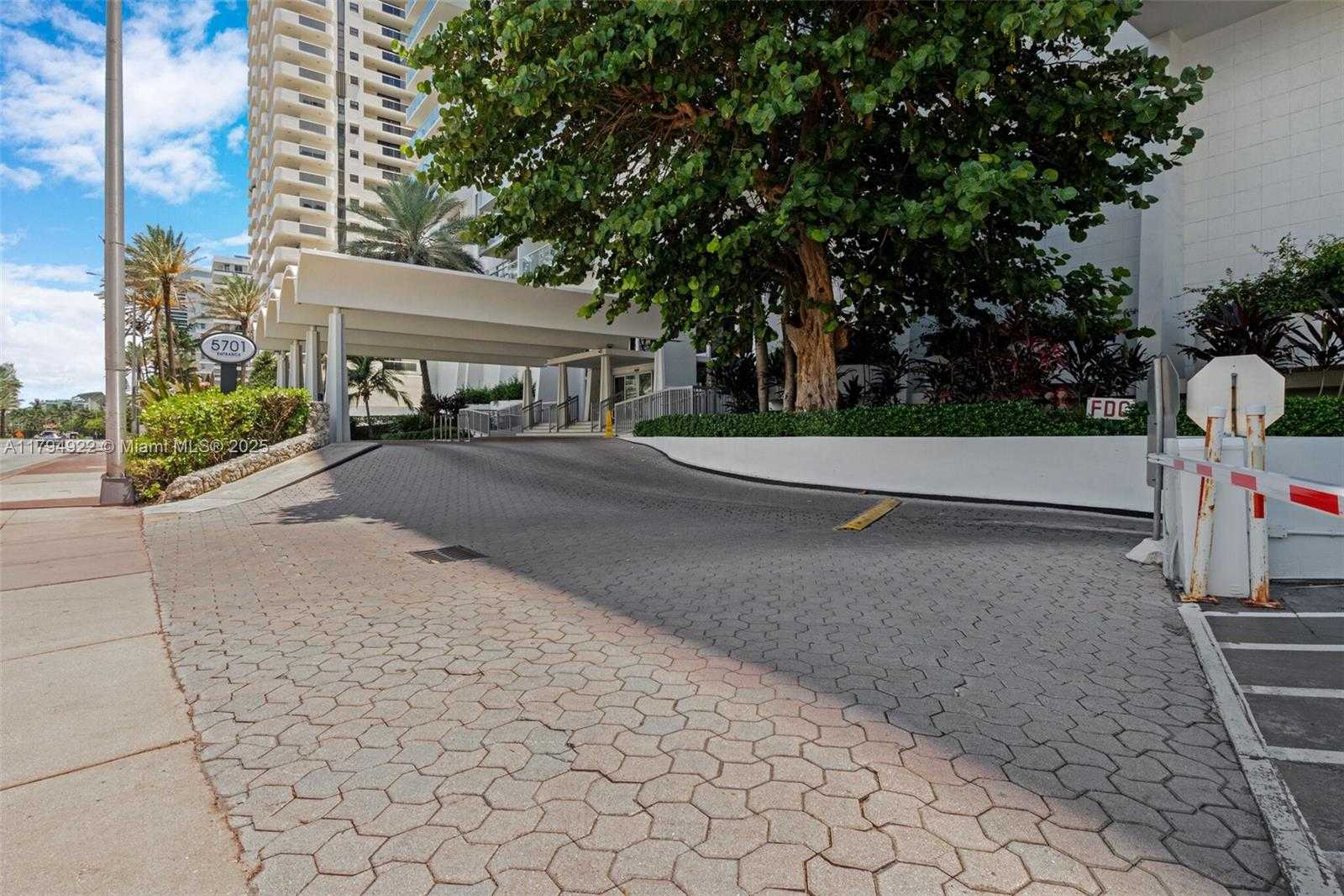 Small Image of 5701 COLLINS AVE #1707, Miami Beach Number 2
