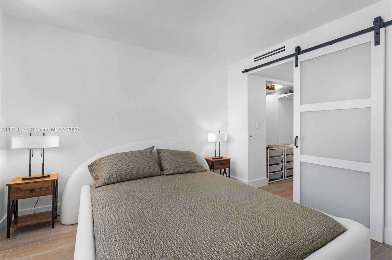 Small Image of 5701 COLLINS AVE #1707, Miami Beach Number 20