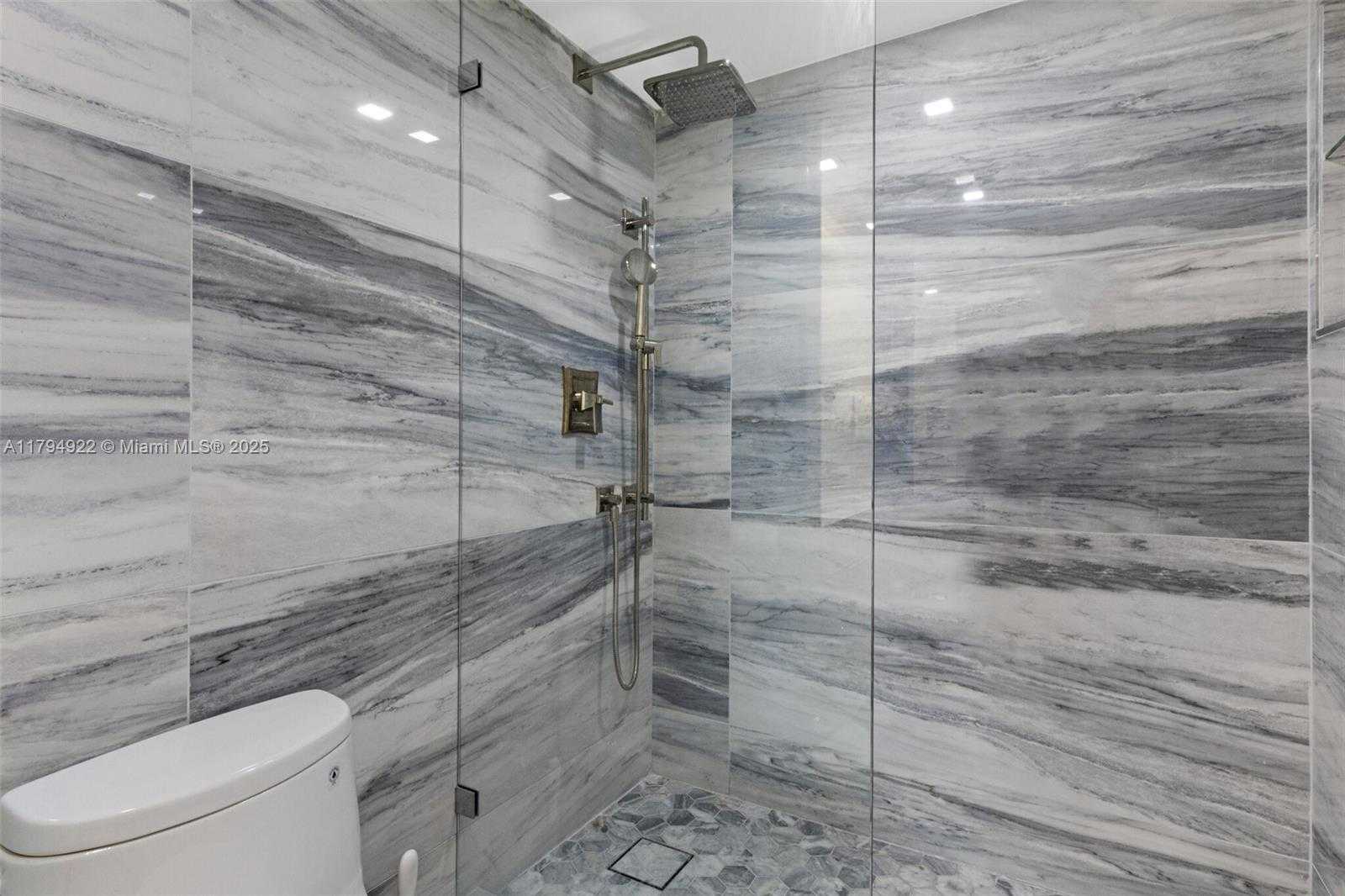Small Image of 5701 COLLINS AVE #1707, Miami Beach Number 24