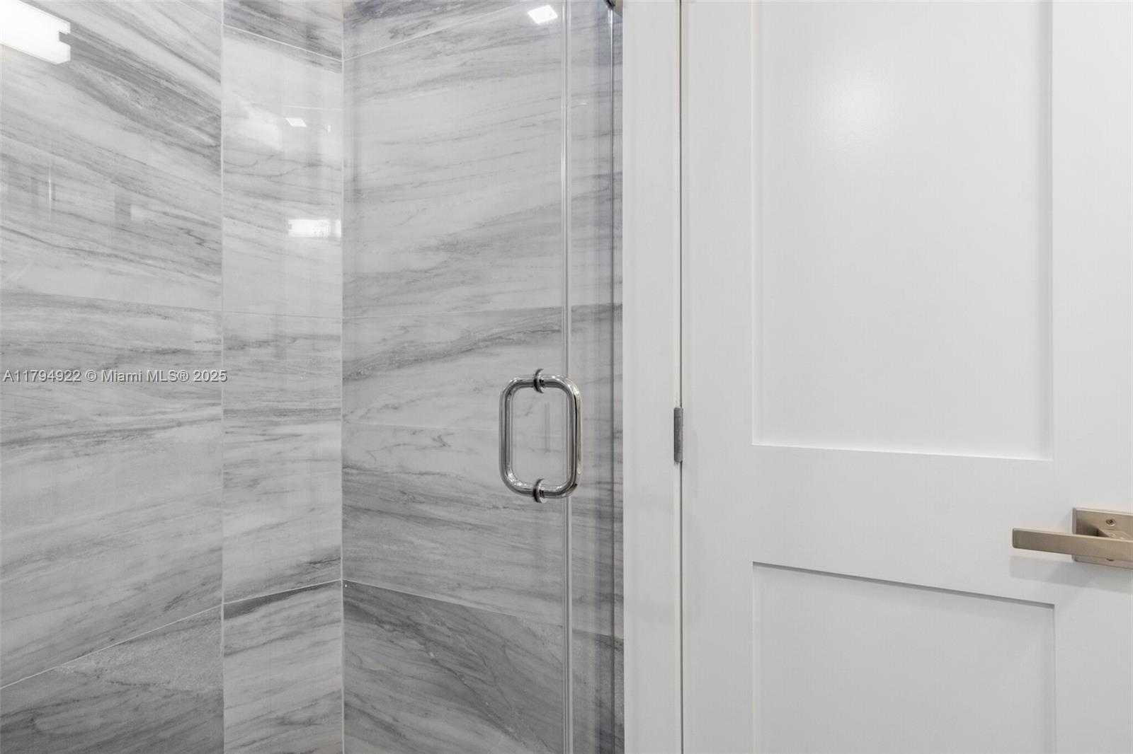 Small Image of 5701 COLLINS AVE #1707, Miami Beach Number 25