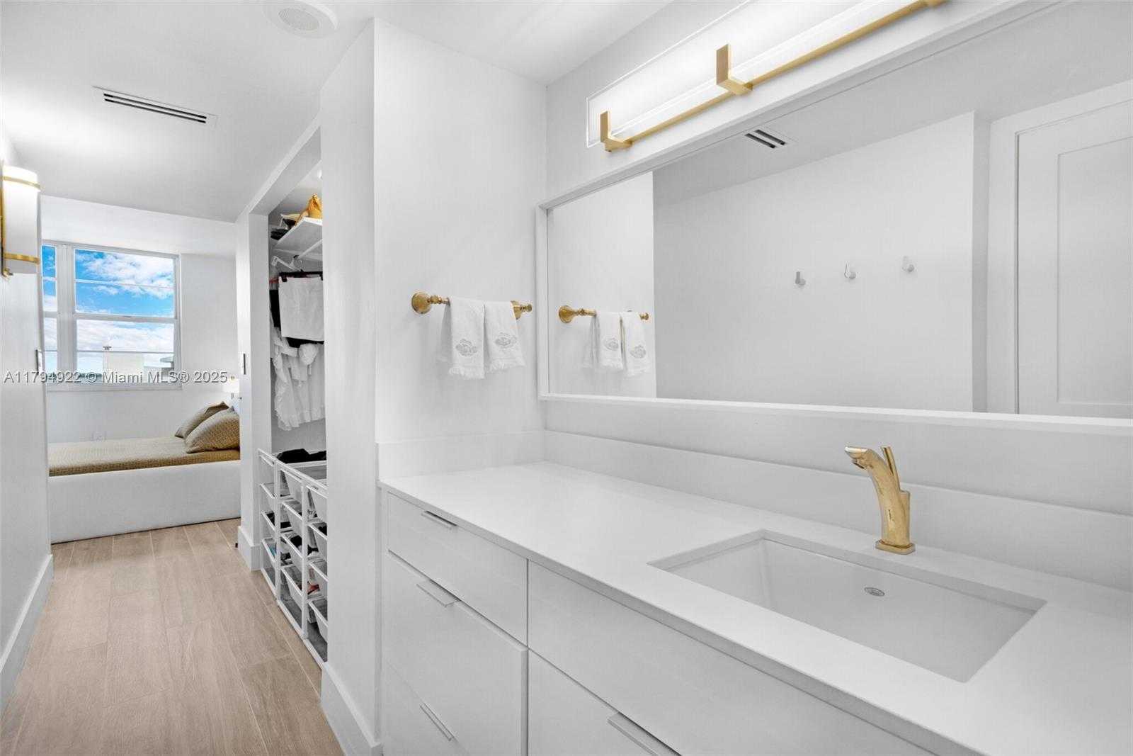 Small Image of 5701 COLLINS AVE #1707, Miami Beach Number 26