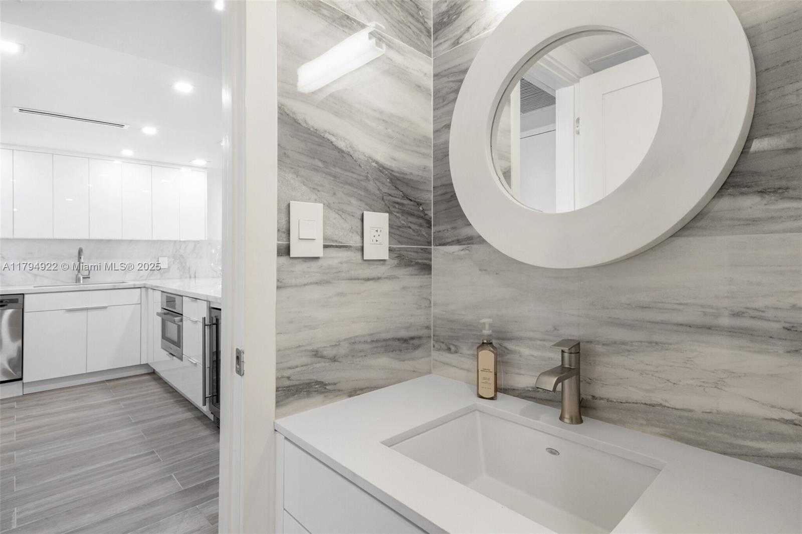 Small Image of 5701 COLLINS AVE #1707, Miami Beach Number 27