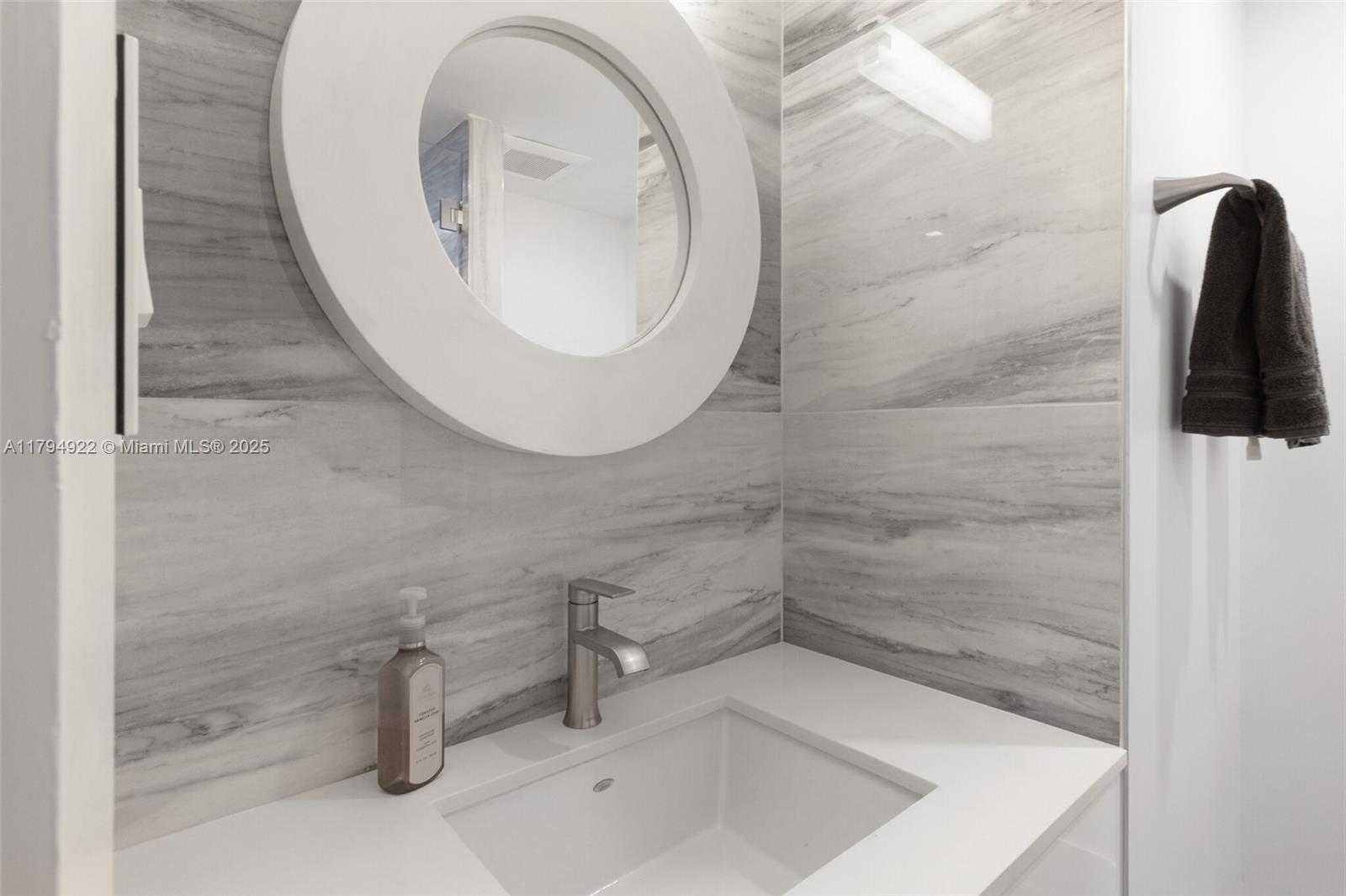 Small Image of 5701 COLLINS AVE #1707, Miami Beach Number 28