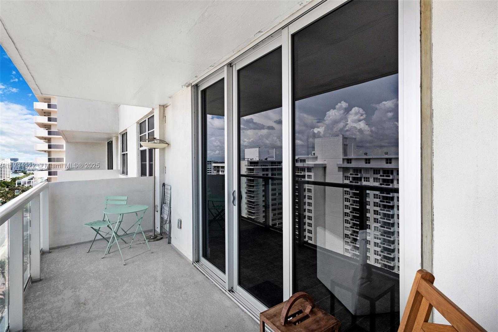 Small Image of 5701 COLLINS AVE #1707, Miami Beach Number 32