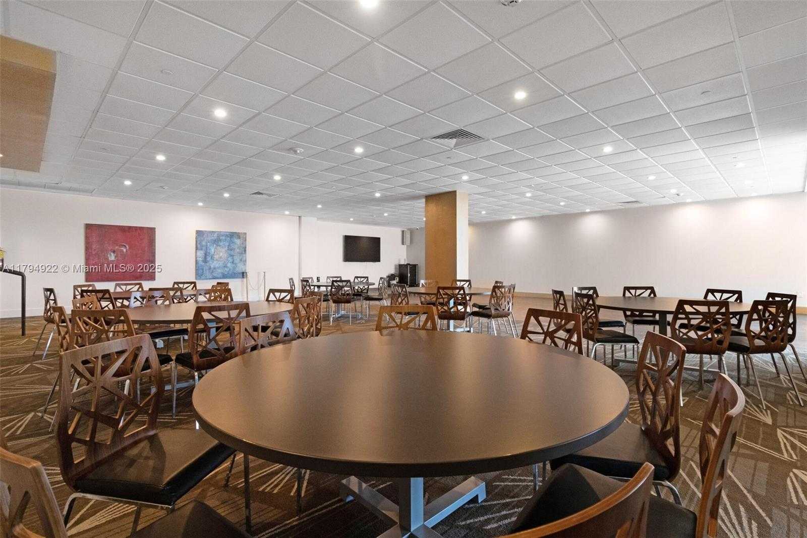 Small Image of 5701 COLLINS AVE #1707, Miami Beach Number 35