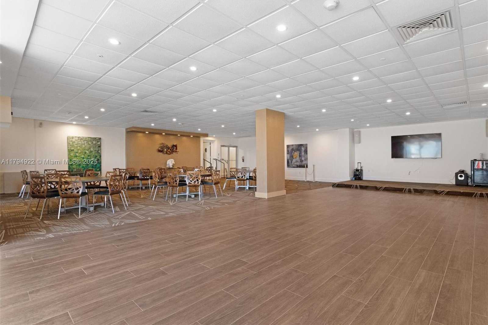 Small Image of 5701 COLLINS AVE #1707, Miami Beach Number 36