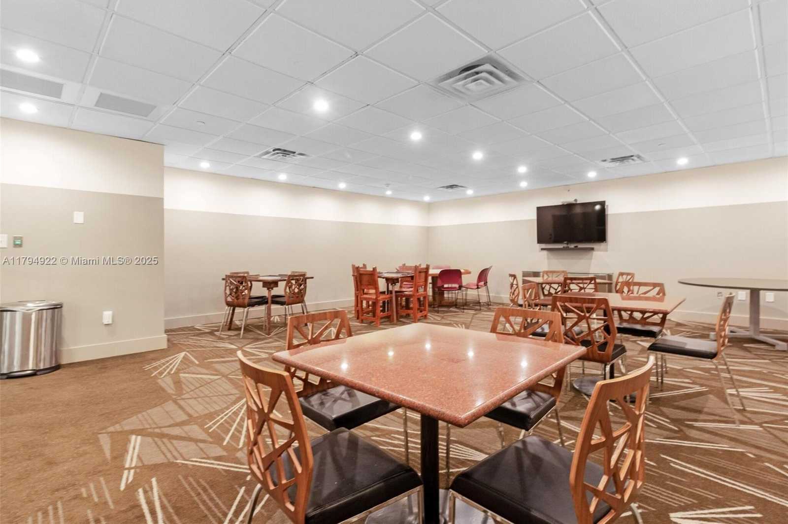 Small Image of 5701 COLLINS AVE #1707, Miami Beach Number 37