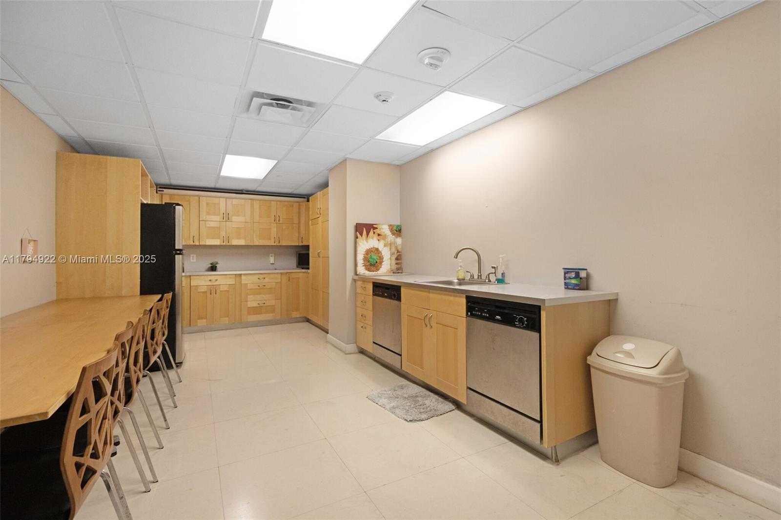 Small Image of 5701 COLLINS AVE #1707, Miami Beach Number 39