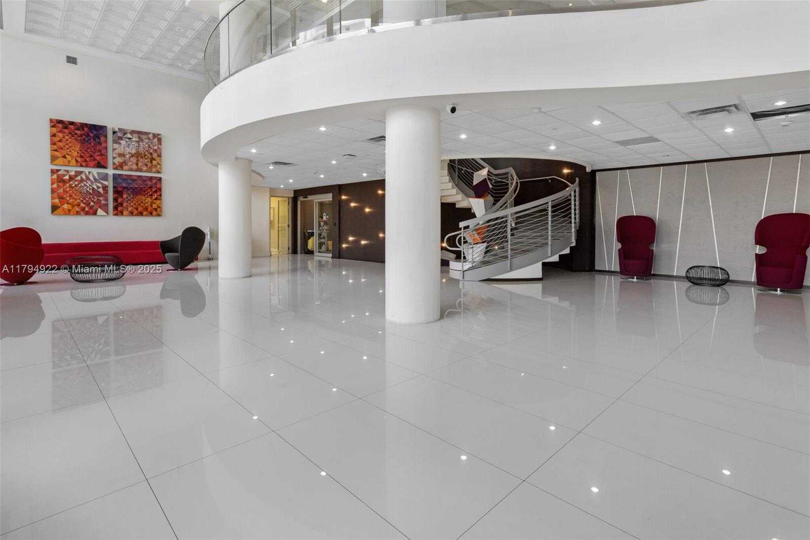 Small Image of 5701 COLLINS AVE #1707, Miami Beach Number 4