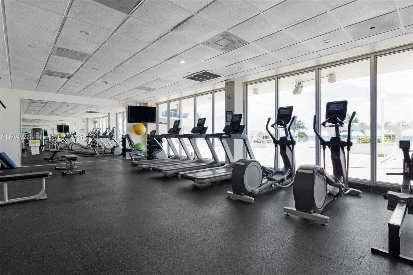 Small Image of 5701 COLLINS AVE #1707, Miami Beach Number 50