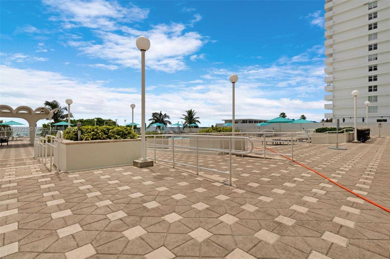 Small Image of 5701 COLLINS AVE #1707, Miami Beach Number 54