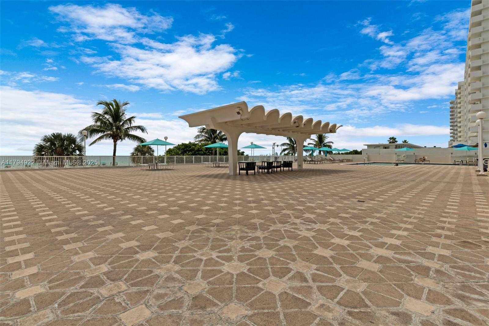 Small Image of 5701 COLLINS AVE #1707, Miami Beach Number 55