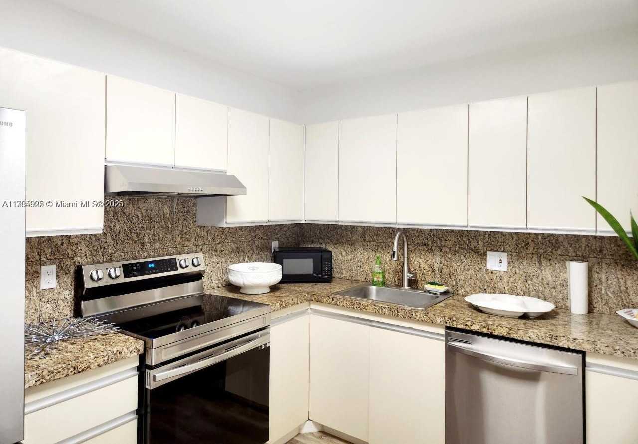Small Image of 2500 PARKVIEW DR #2208, Hallandale Beach Number 2