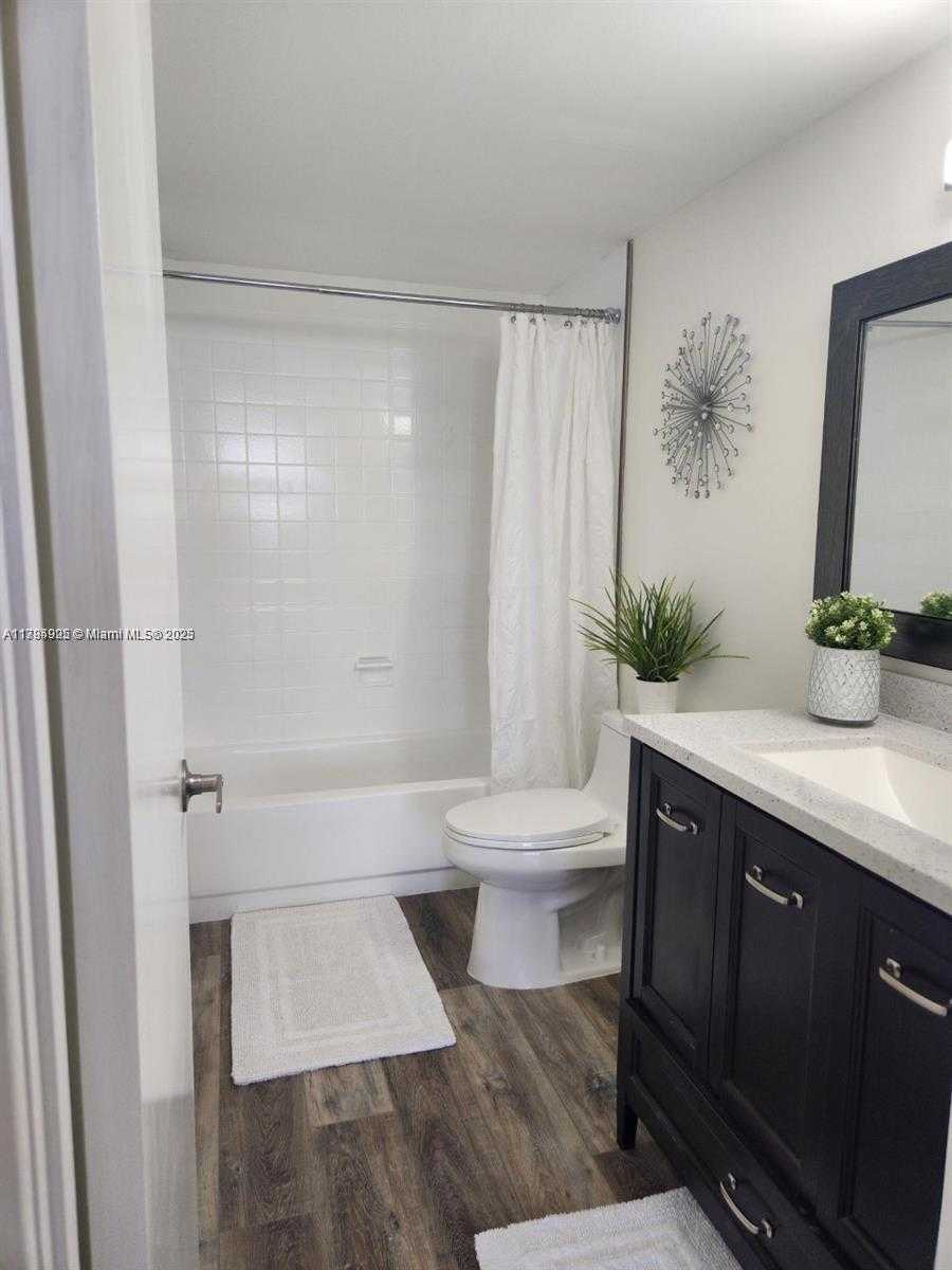 Small Image of 2500 PARKVIEW DR #2208, Hallandale Beach Number 4