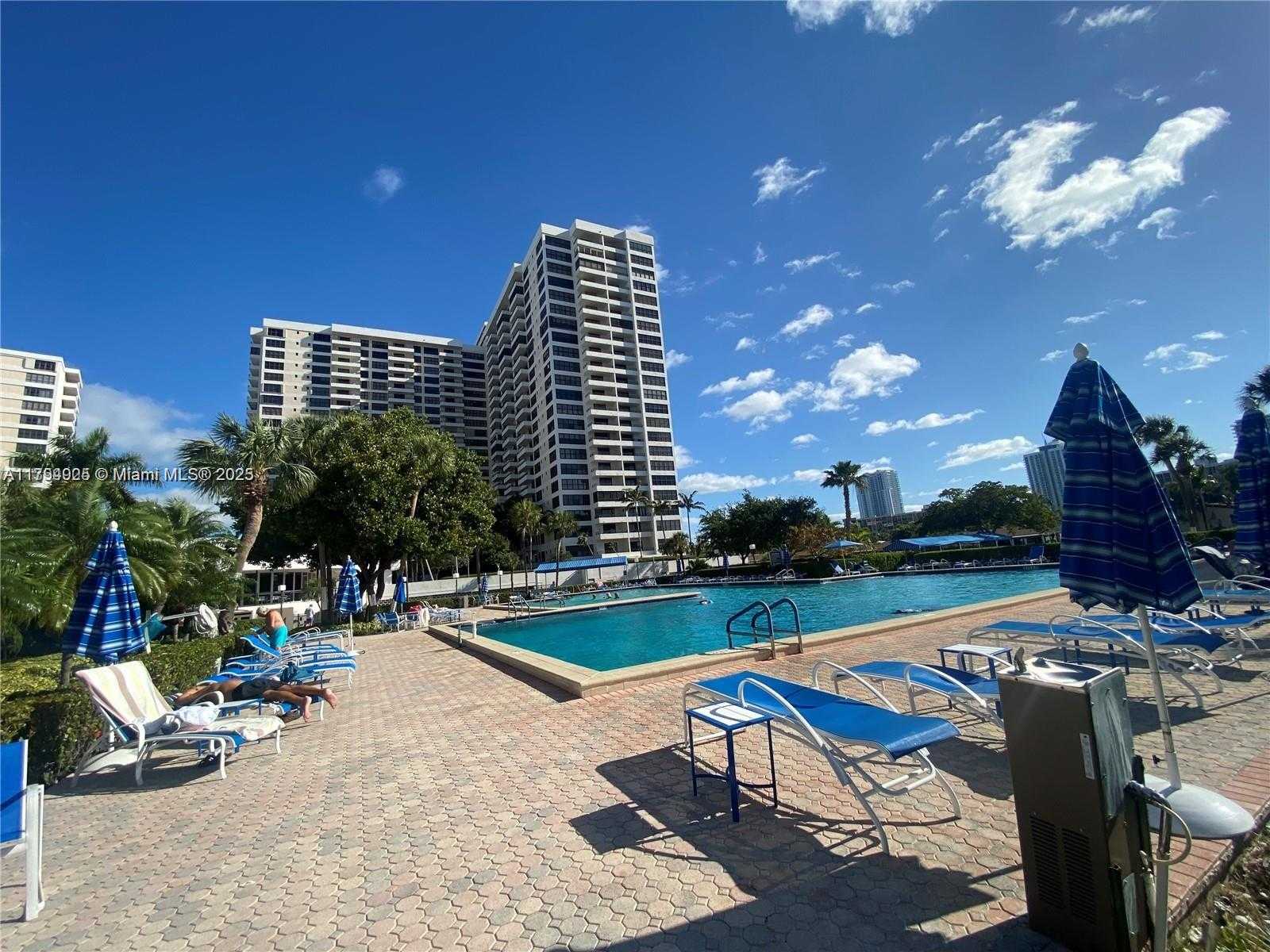 Small Image of 2500 PARKVIEW DR #2208, Hallandale Beach Number 5