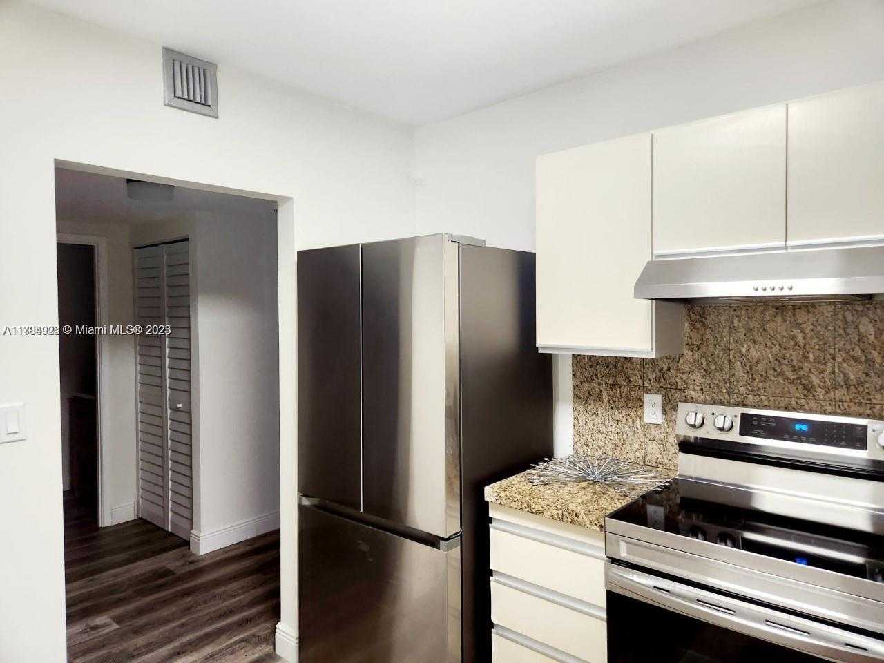 Small Image of 2500 PARKVIEW DR #2208, Hallandale Beach Number 9