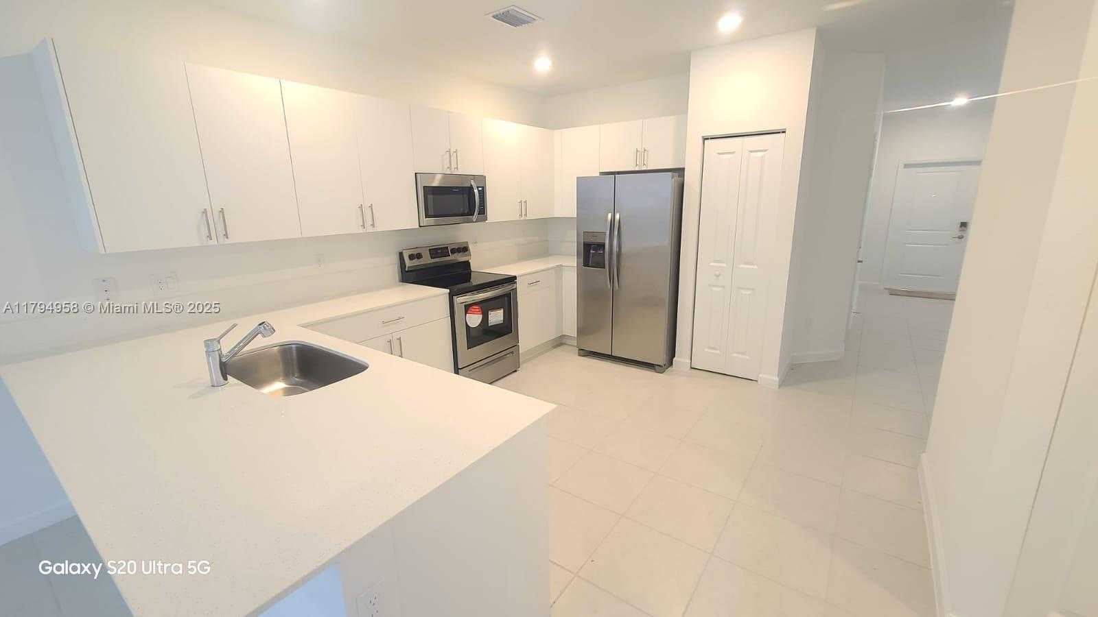 Small Image of 226 SOUTH WEST 159TH CT #226, Pembroke Pines Number 4