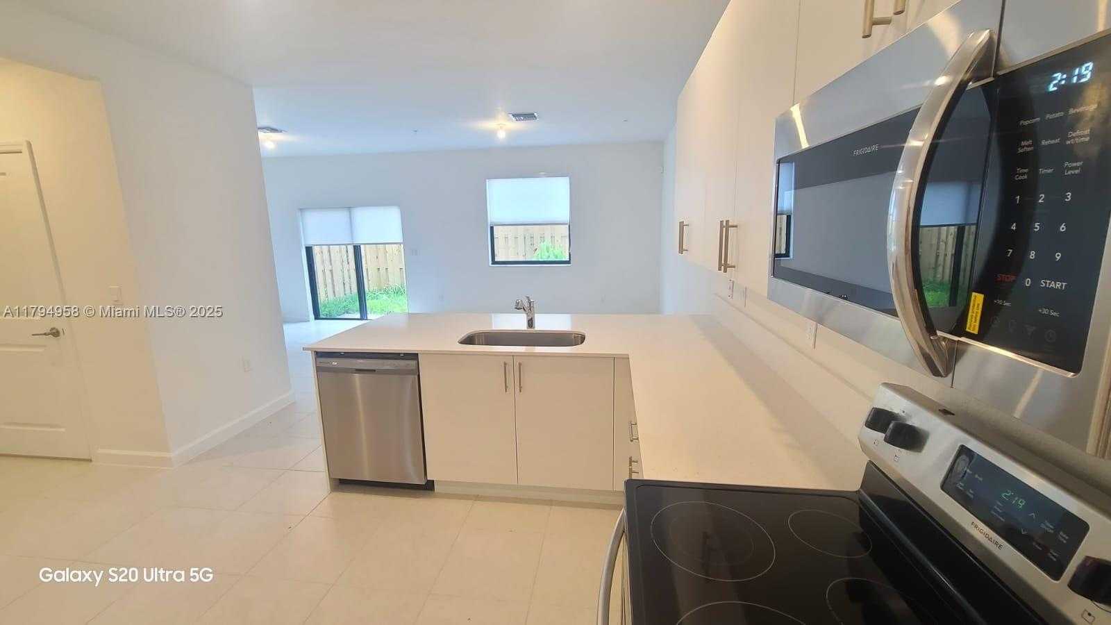Small Image of 226 SOUTH WEST 159TH CT #226, Pembroke Pines Number 5