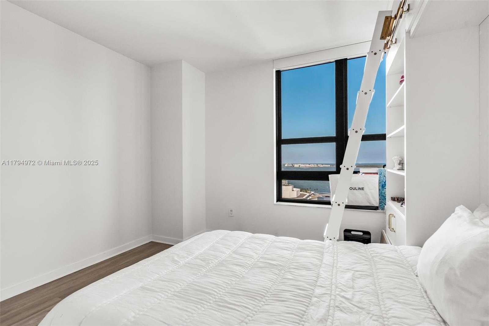 Small Image of 951 BRICKELL AVE #2706, Miami Number 12