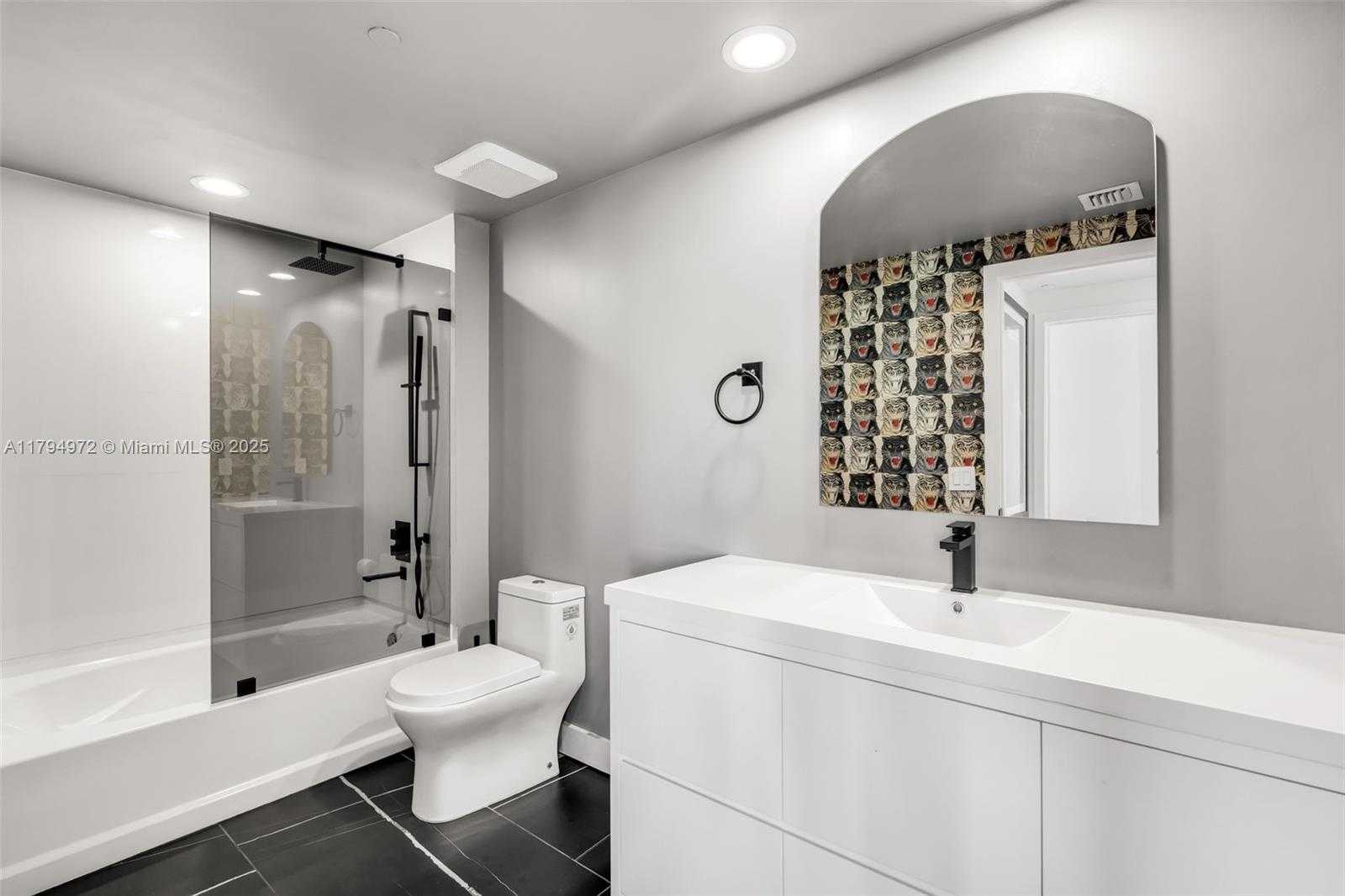 Small Image of 951 BRICKELL AVE #2706, Miami Number 13