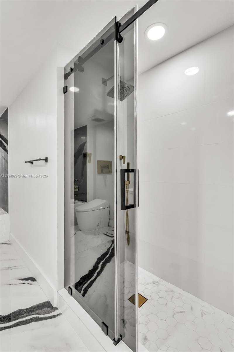 Small Image of 951 BRICKELL AVE #2706, Miami Number 21