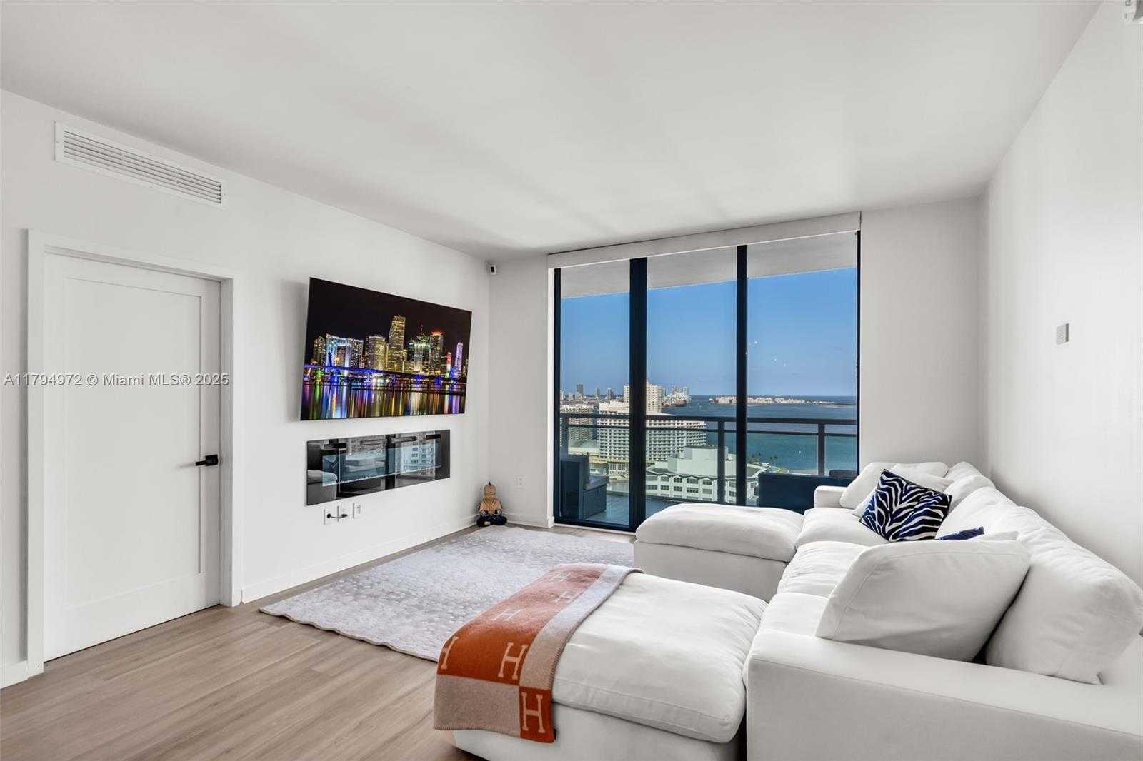 Small Image of 951 BRICKELL AVE #2706, Miami Number 3