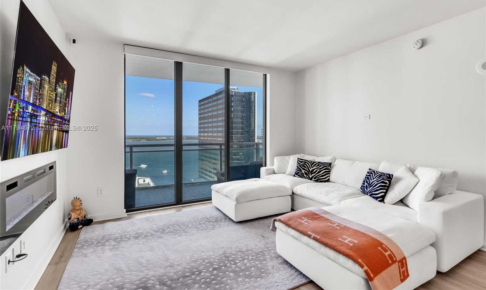 Small Image of 951 BRICKELL AVE #2706, Miami Number 4