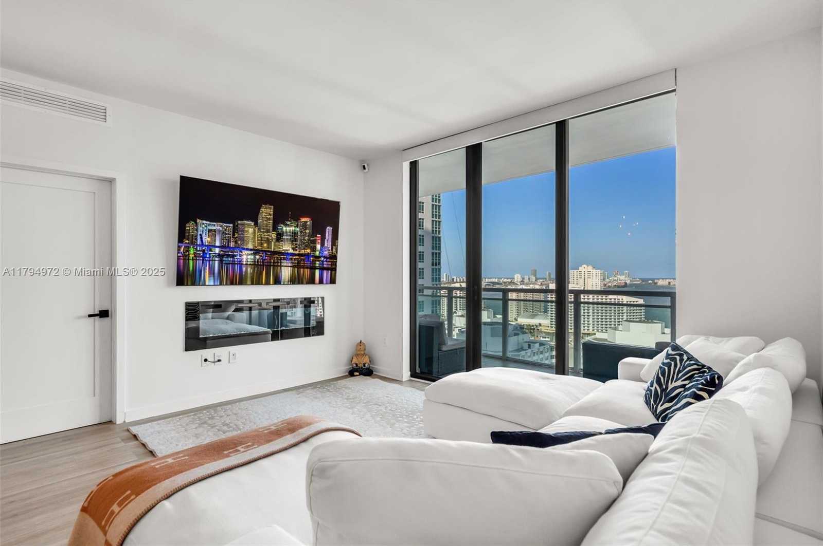 Small Image of 951 BRICKELL AVE #2706, Miami Number 5