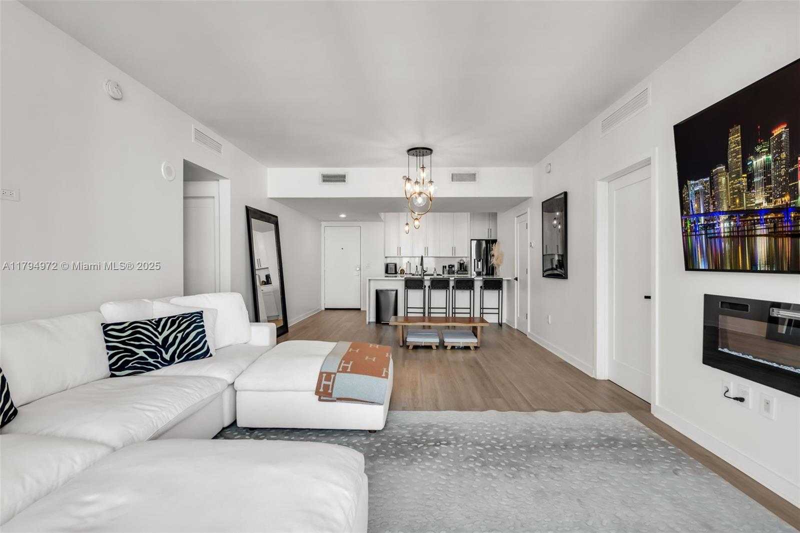 Small Image of 951 BRICKELL AVE #2706, Miami Number 6