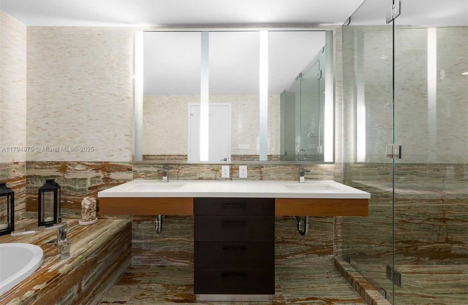 Small Image of 1 COLLINS AVENUE #402, Miami Beach Number 17