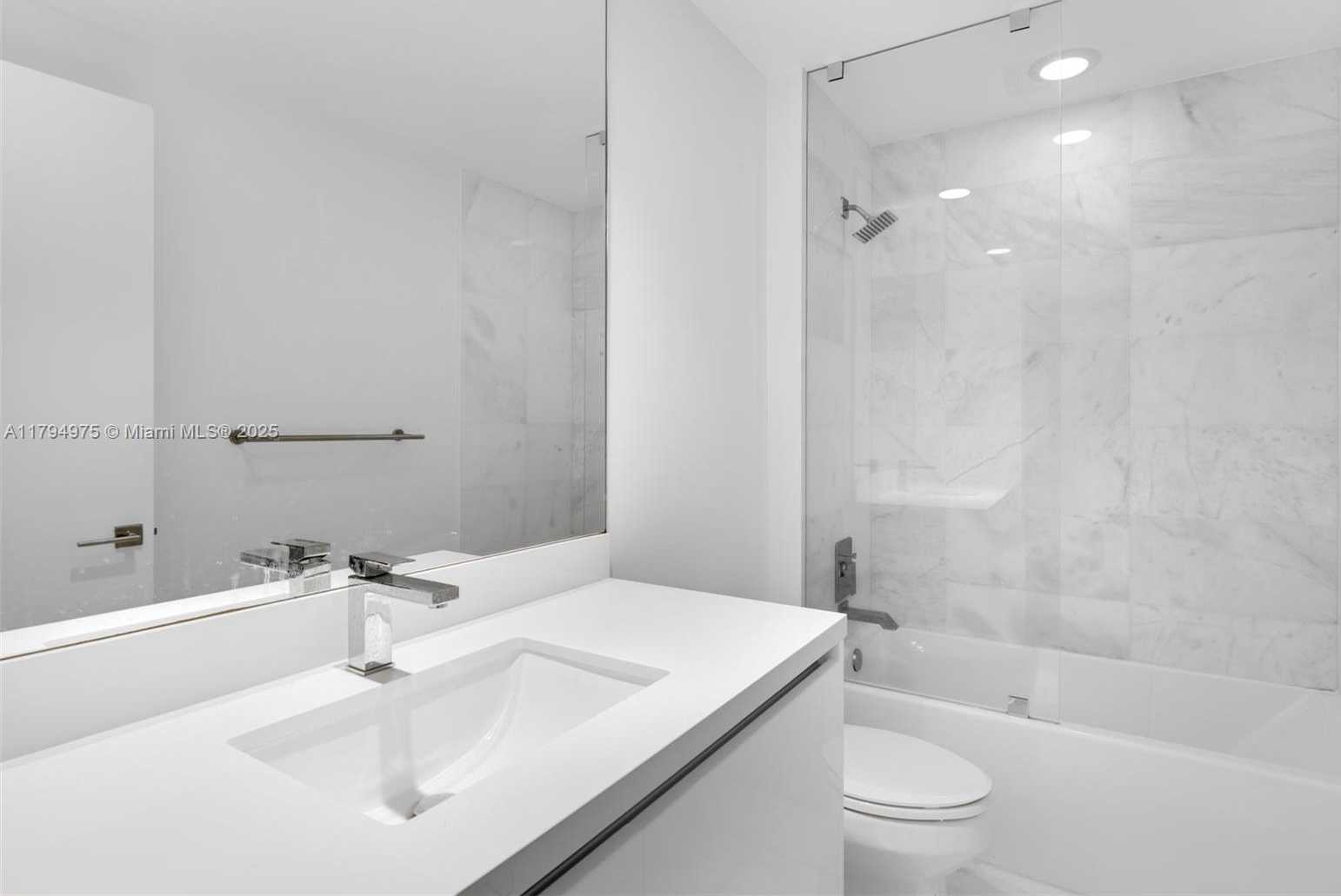 Small Image of 1 COLLINS AVENUE #402, Miami Beach Number 20