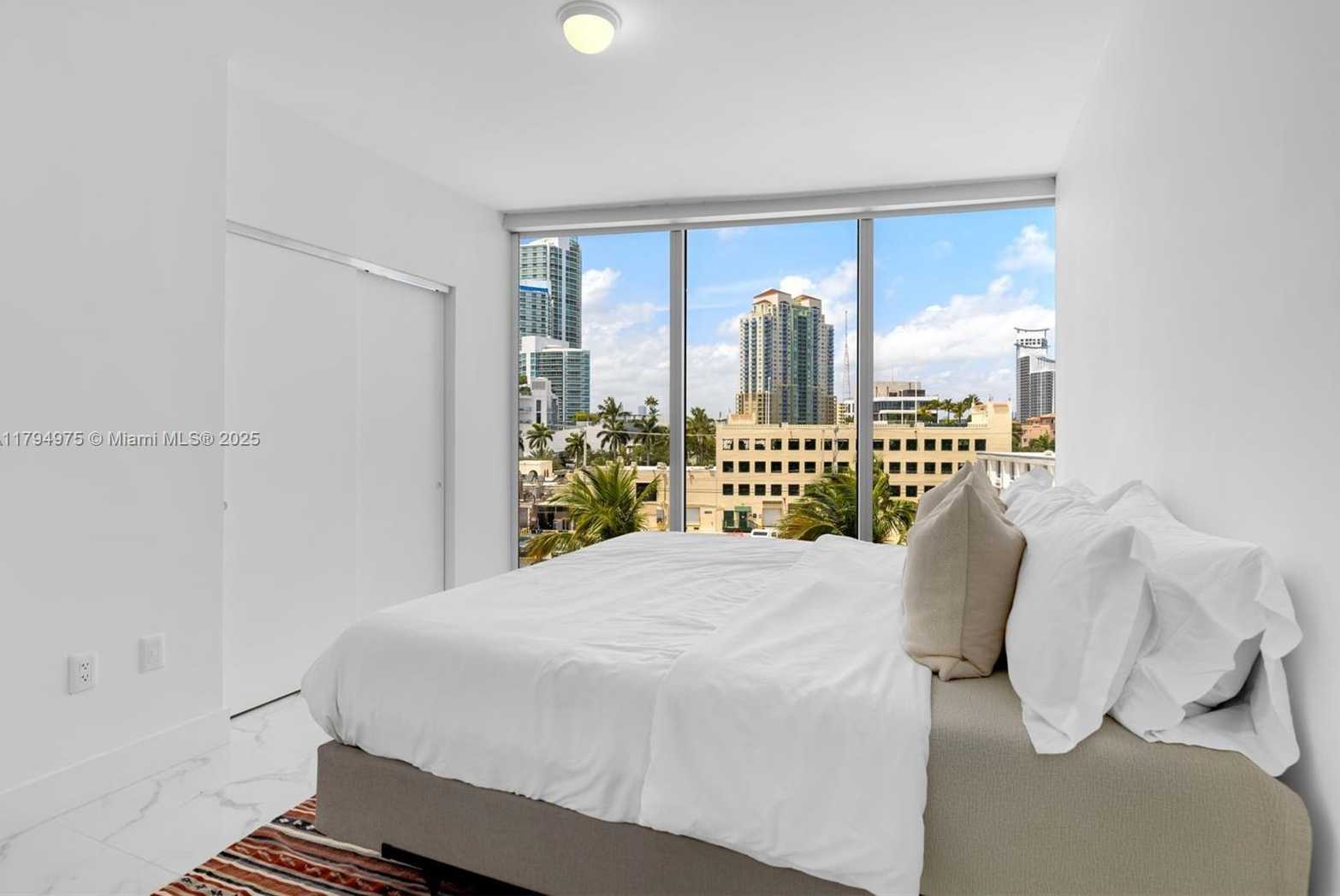 Small Image of 1 COLLINS AVENUE #402, Miami Beach Number 21