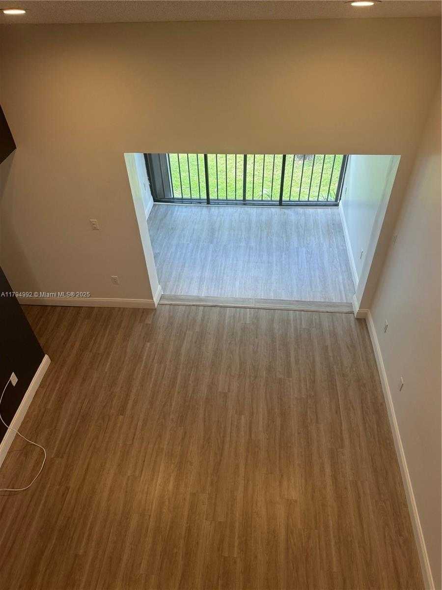 Small Image of 9419 FONTAINEBLEAU BLVD #210, Miami Number 12