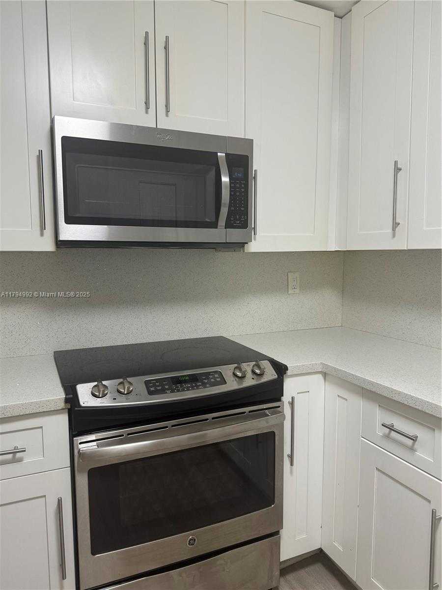 Small Image of 9419 FONTAINEBLEAU BLVD #210, Miami Number 14